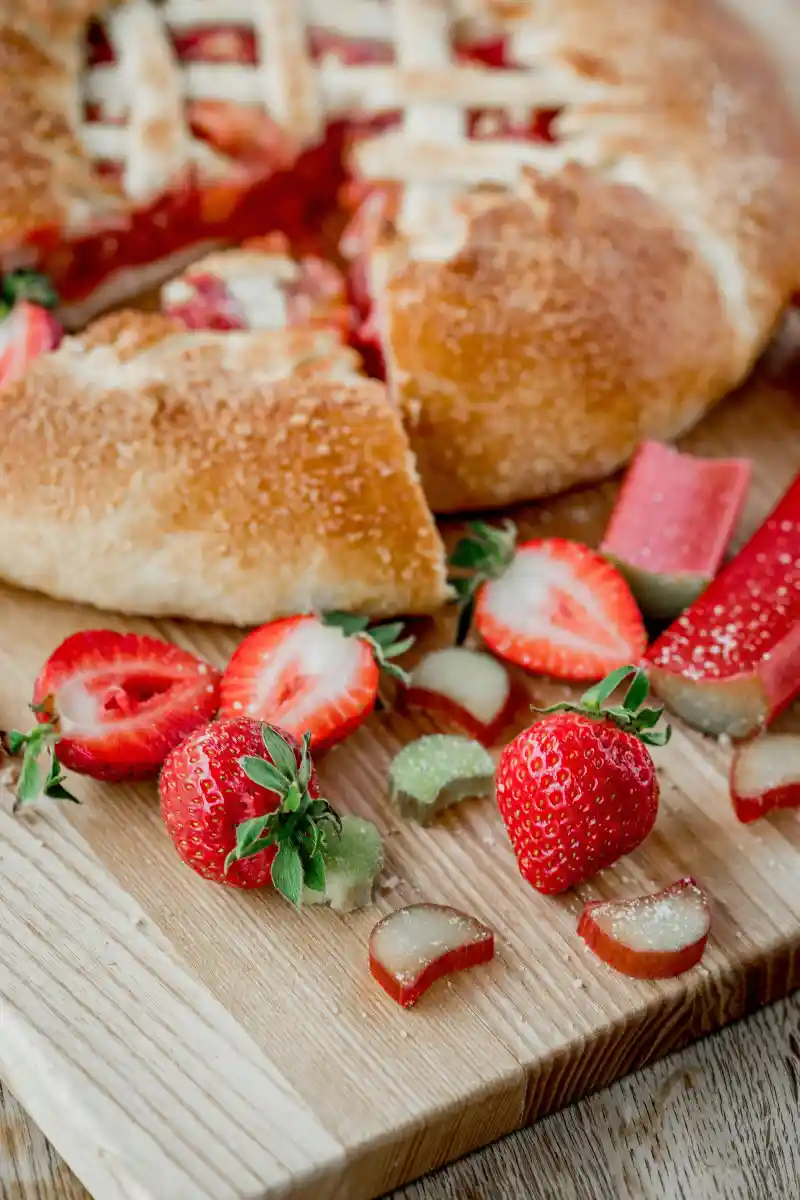 Cover Image for Rhubarb: The Versatile Vegetable for Sweet and Savory Dishes